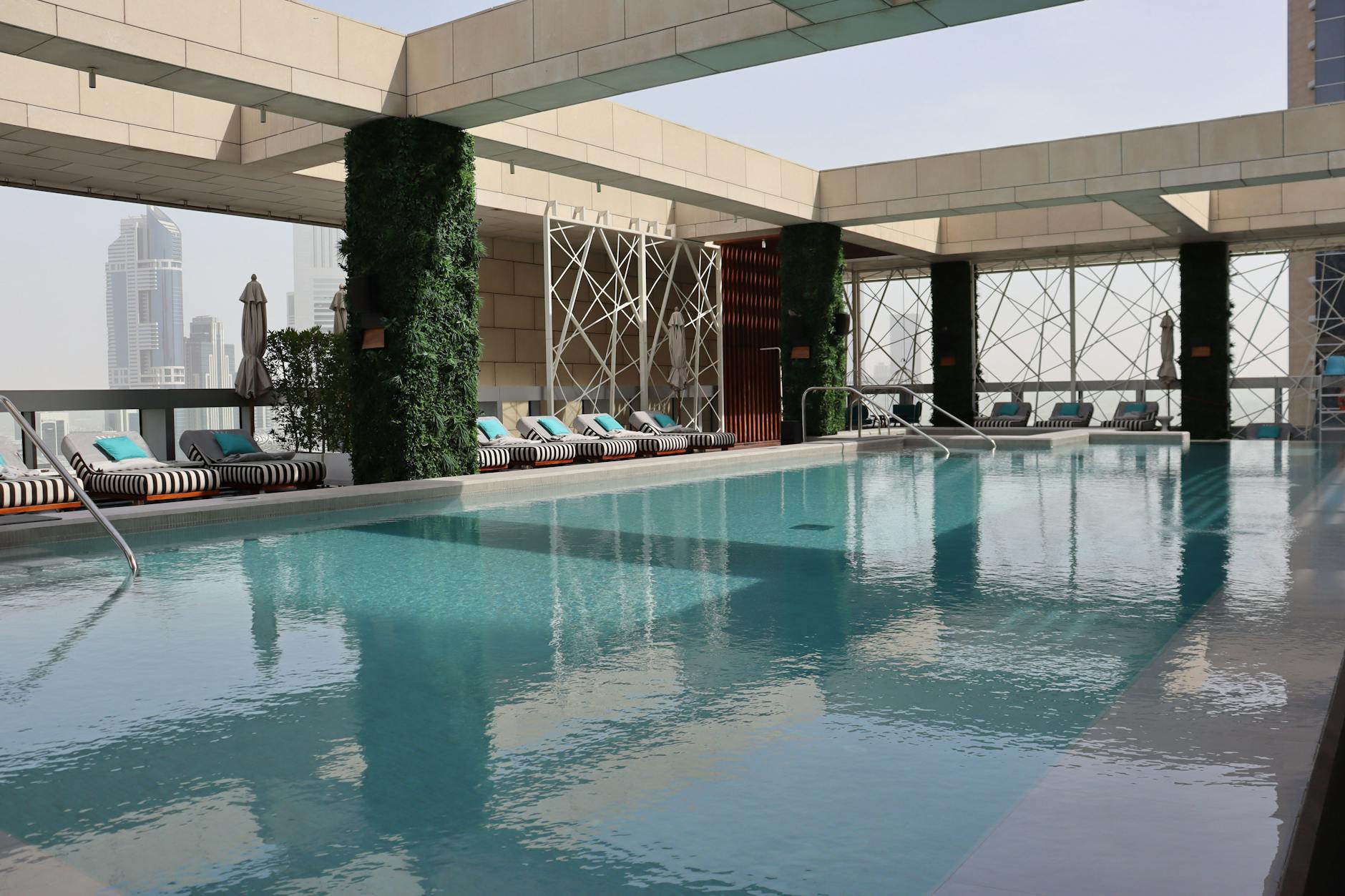 What to Expect at AURA Skypool