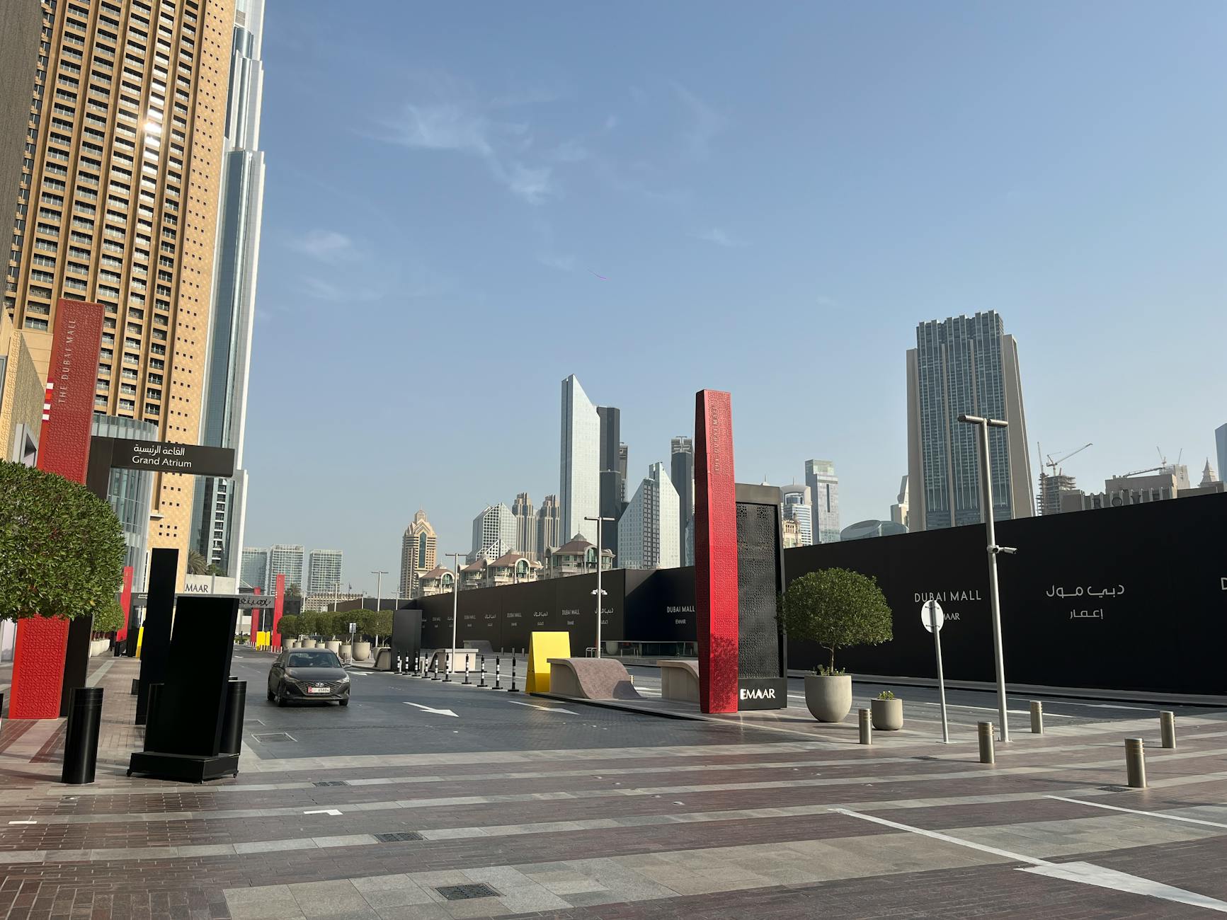 What is Emaar Dubai Mall 2 scale and completion date?